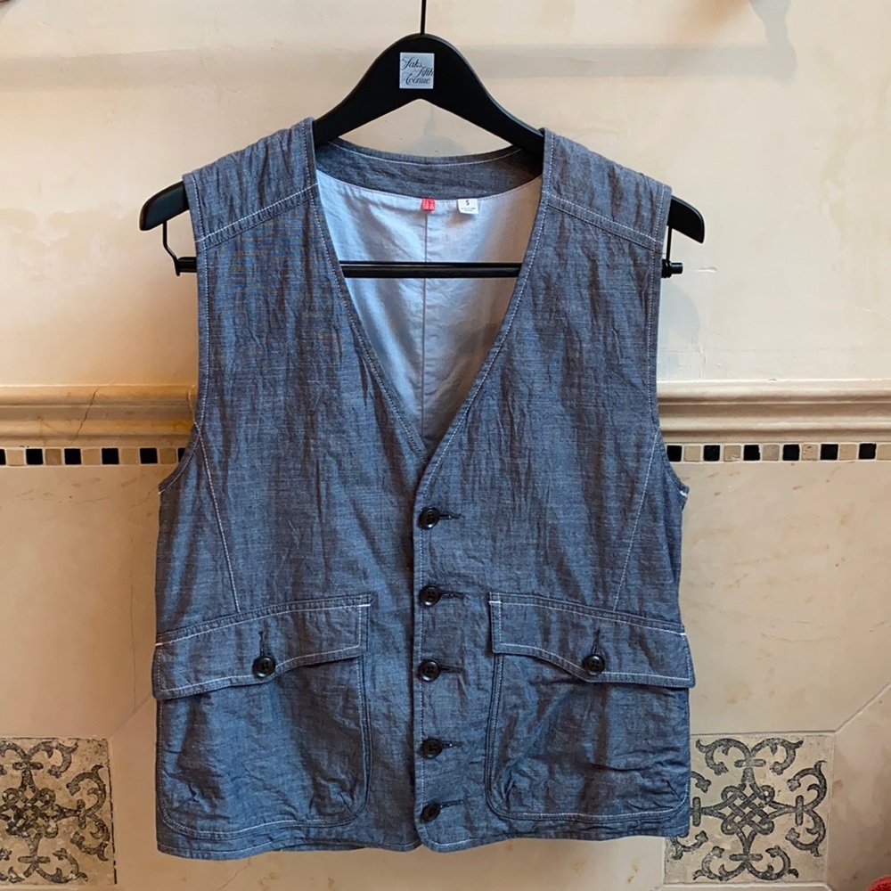 Uniqlo chambray vest with patch pockets